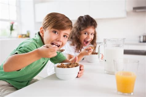 libatkan anak dalam memilih menu sarapan